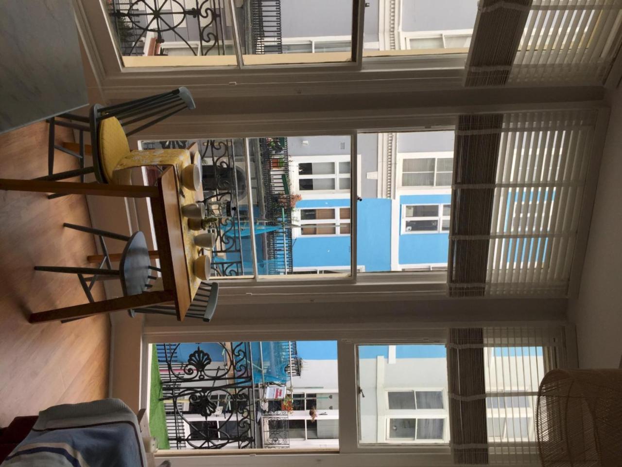 Striking Seaside One Bed Balcony Flat In Hove