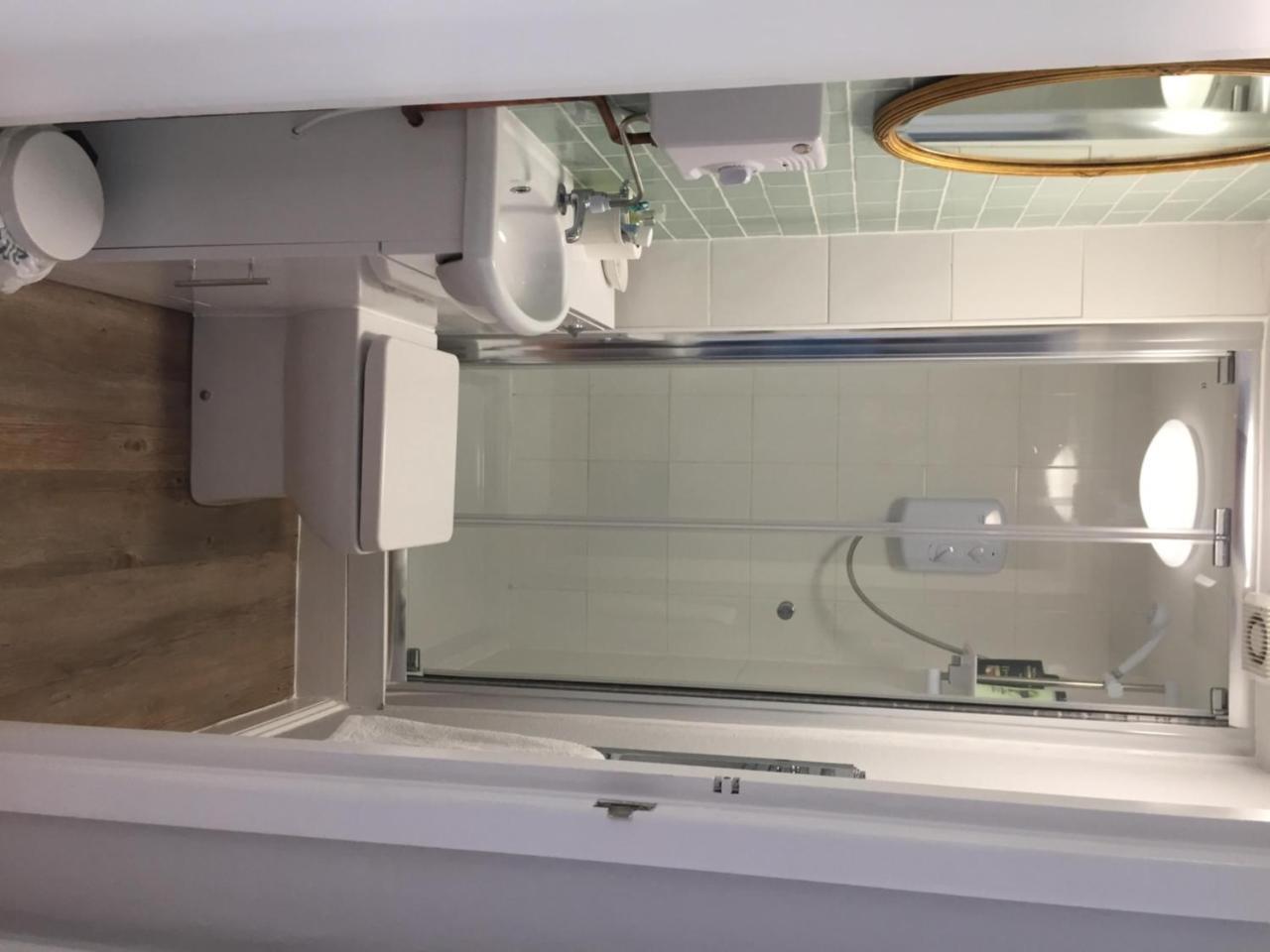 Striking Seaside One Bed Balcony Flat In * Hove