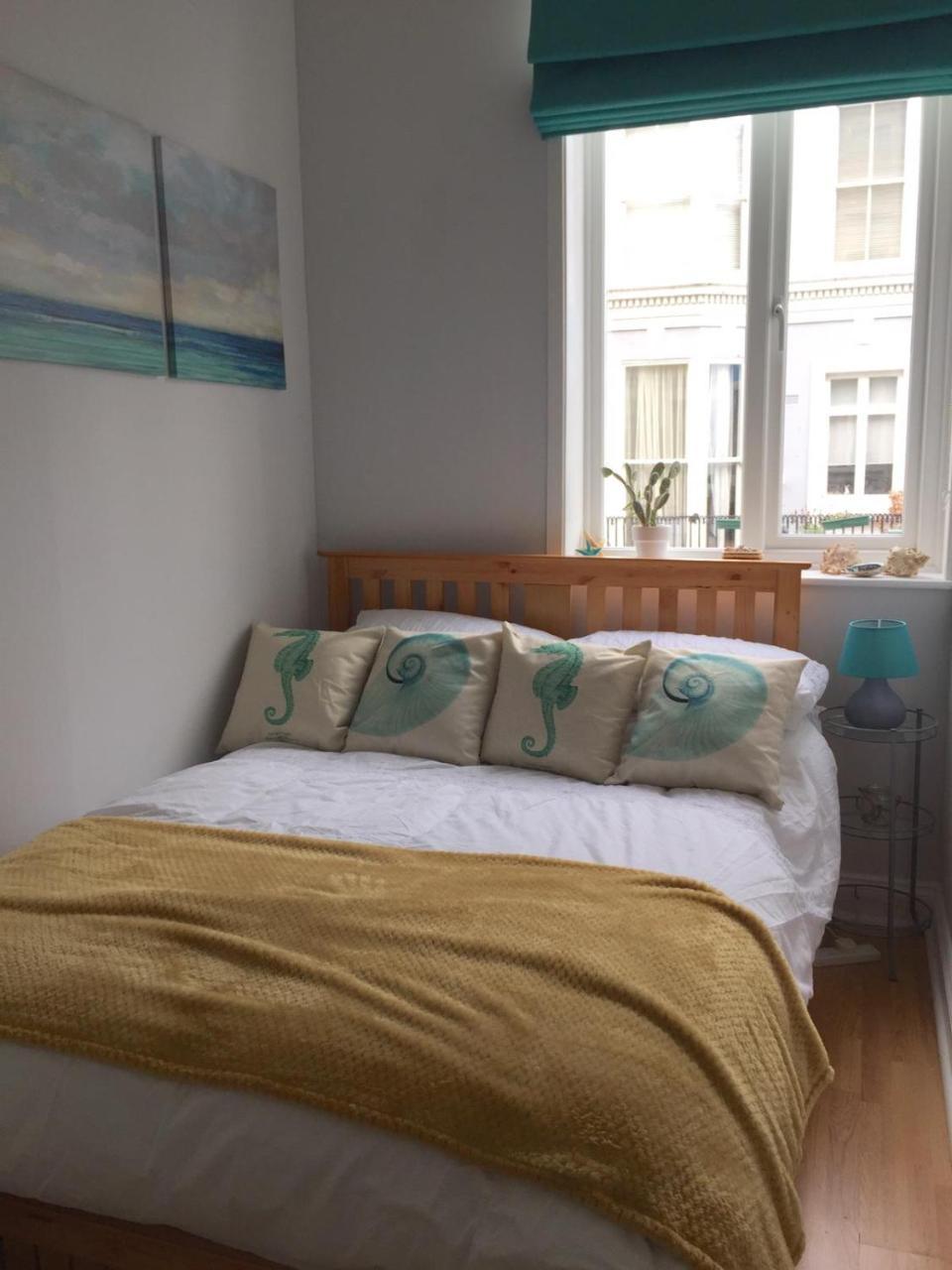 Striking Seaside One Bed Balcony Flat In Appartement *